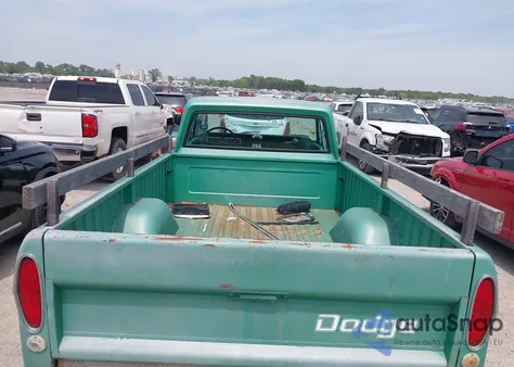 1971 Dodge D100 z USA, uszkodzony, nr VIN D14A41S353985